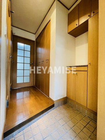 エバーグリーンの玄関|※同物件反転タイプの写真でございます※現況を優先します※