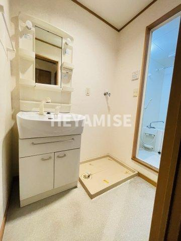 エバーグリーンの洗面所|※同物件反転タイプの写真でございます※現況を優先します※