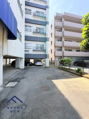 第２シャトー高宮の駐車場