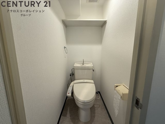 温水洗浄便座付きのトイレです♪