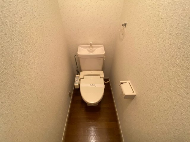 シンプルで使いやすいトイレです♪