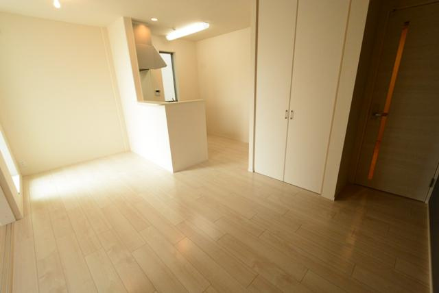 南西角部屋で日当たり風通し良好なお部屋です♪
