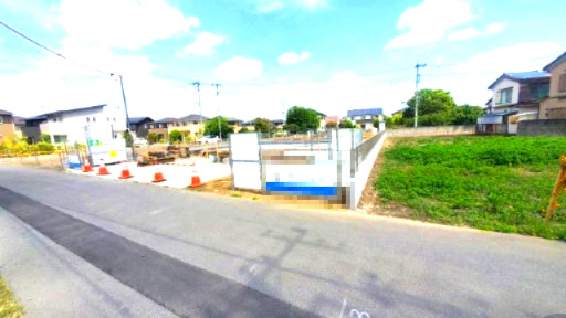 熊谷市拾六間　新築住宅平屋建て（土地７４坪超）の前面道路含む現地写真