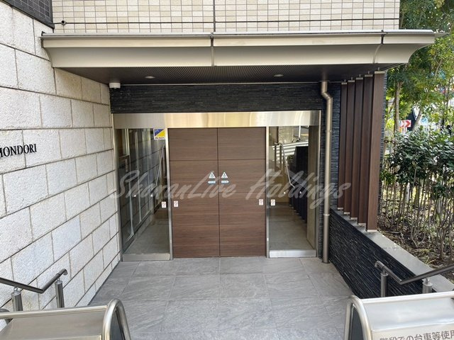 横浜市中区赤門町１丁目の賃貸マンションのエントランス|オートロック付きのエントランス