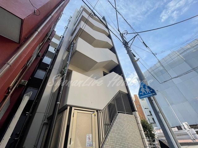 横浜市中区赤門町１丁目の賃貸マンションの外観