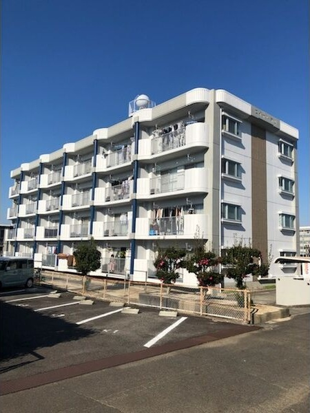 ロイヤル前山の外観