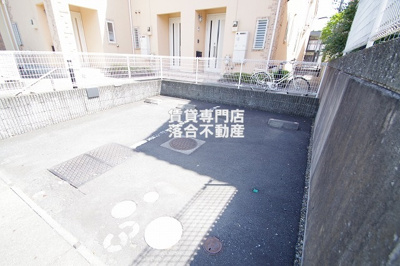 【駐車場】 | ヴィーゼ | 敷地内駐車場完備