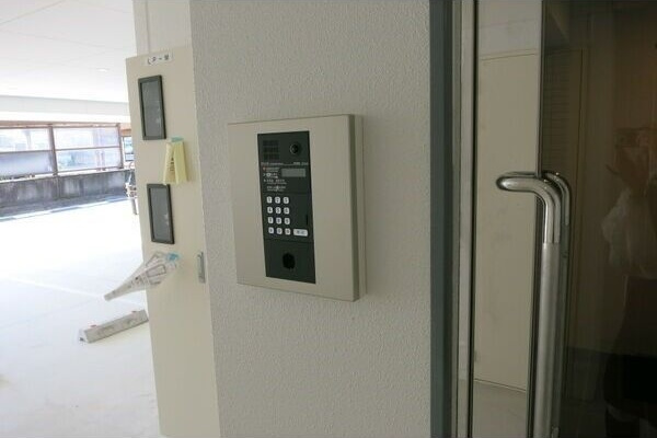 REXⅡ茶屋ヶ坂のエントランス