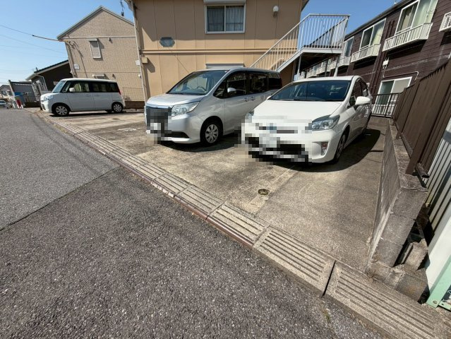 【駐車場】