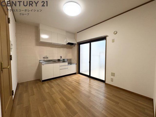 バルコニーに出られるダイニングです♪