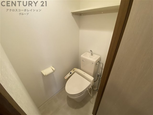 温水洗浄便座付きのトイレです♪