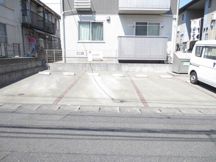 【駐車場】