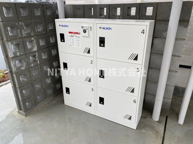 フォルトゥーナ西岡屋Ⅱのエントランス|宅配ボックスもあります◇