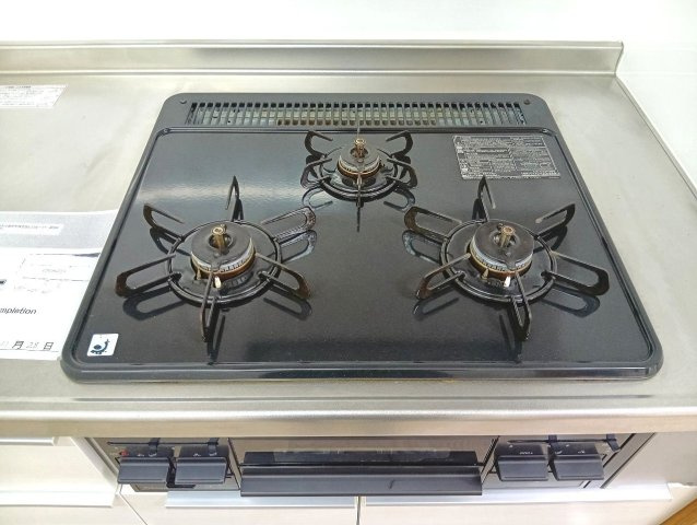 第一レジデンスのキッチン|コンパクトなキッチンで掃除もラクラク