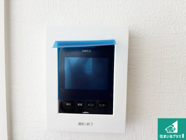 枚方市香里園桜木町　第2期　新築一戸建ての防犯設備|カラーモニターインターホン！声だけでなく来訪者の姿や顔がモニターで確認できるので、小さなお子様がいらっしゃるご家庭でも安心できます！
