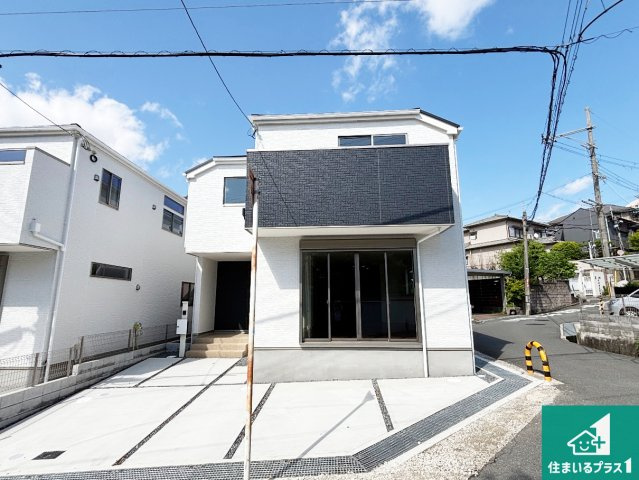枚方市香里園桜木町　第2期　新築一戸建ての外観|お客様に長く安心して住んでいだだける事にこだわった家づくり！住んでからのアフターサービスにもしっかりと取り組んでいます！