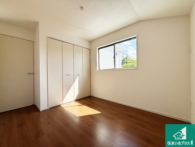 枚方市香里園桜木町　第2期　新築一戸建ての洋室|シンプルな洋室は、自分好みのインテリアが楽しめます♪ご家族とインテリアや家具を選びに行くのは新築購入時の醍醐味の一つです。ぜひお楽しみください♪