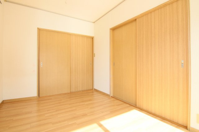 エステートピア日吉の洋室|別部屋の参考写真です。