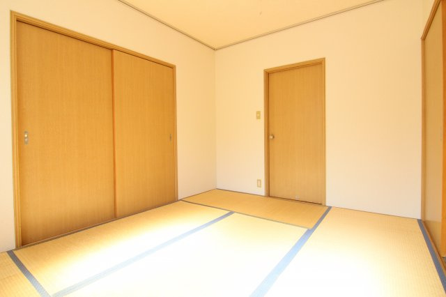 エステートピア日吉の和室|別部屋の参考写真です。