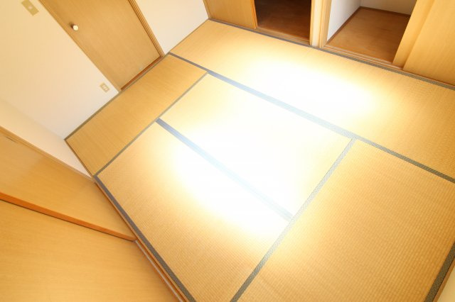 エステートピア日吉の和室|別部屋の参考写真です。