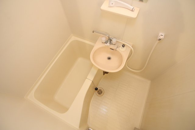 エステートピア日吉の浴室|別部屋の参考写真です。