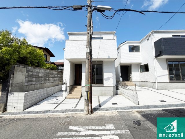 5日(土)6日(日)現地ご見学可能！　枚方市香里園桜木町　ラスト1邸の外観|安心の10年保証！外観を美しく保ち、雨水で汚れを落とします！気になることがありましたら、お気軽にお問い合わせください！