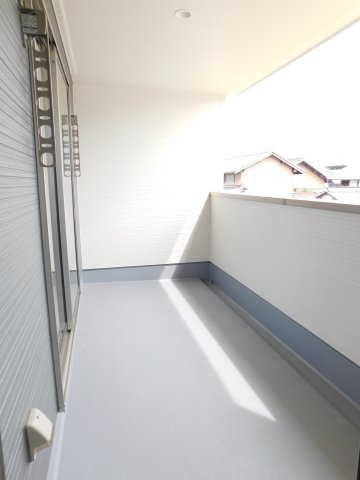 津島市宇治町字茶ノ里の新築一戸建のバルコニー|◇バルコニー◇　　急な天候の変化でも安心なインナーバルコニー！　上部ライト・外部コンセント付き