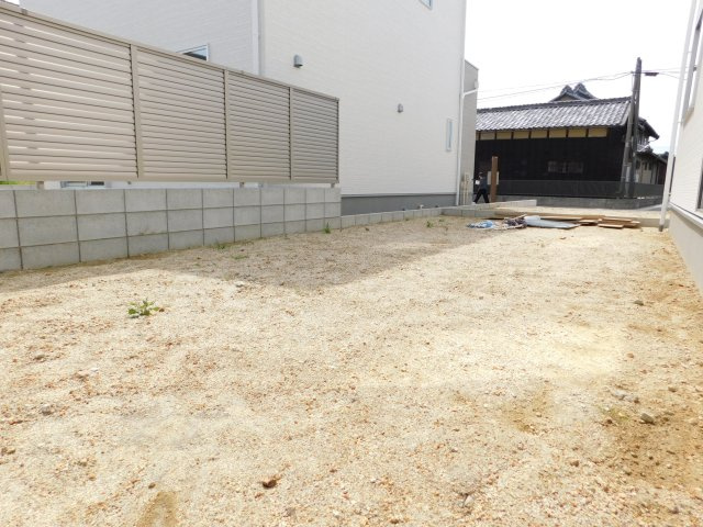 津島市宇治町字茶ノ里の新築一戸建の庭|◇庭◇　　南に広い庭付き！　家庭菜園やＢＢＱなどが楽しめます。