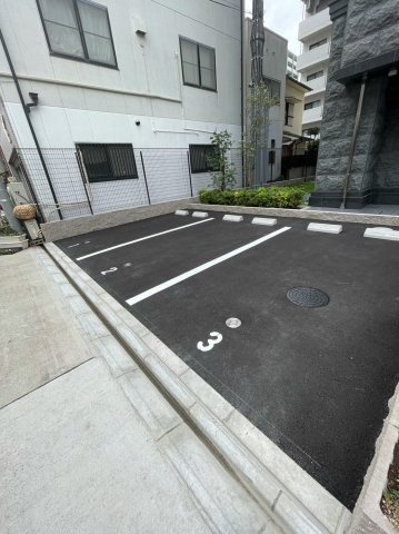 アステリ鶴舞トゥリア　名古屋市賃貸　仲介手数料無料の駐車場