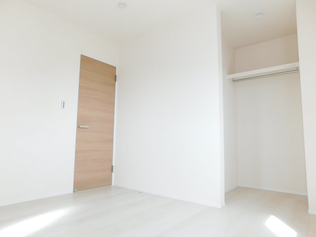 津島市宇治町字茶ノ里の新築一戸建の洋室|◇洋室◇　　南面で明るい洋室５．３帖　ウォークインクローゼット完備！