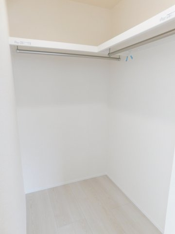 津島市宇治町字茶ノ里の新築一戸建の収納|◇大型ウォークインクローゼット◇　　家族の洋服や季節の荷物など大容量収納できます♪