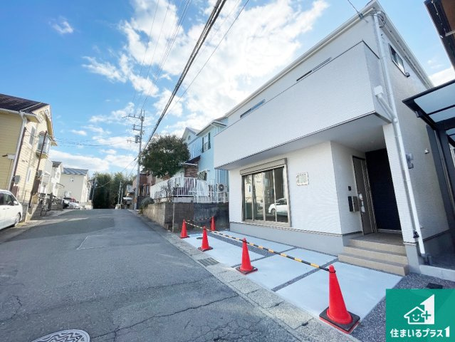 ★29(土)30(日)現地見学可能！★大津市一里山　限定1邸の前面道路含む現地写真|周辺は閑静な住宅街！前面道路広々で車の出し入れも便利です。駐車が苦手な方でも安心して車庫入れできます！