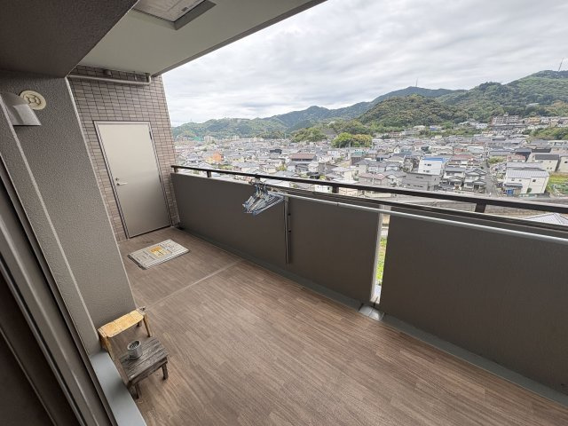 【ファミリーにおすすめ4LDK】高知市鴨部サーパス鴨部第２　中古マンションの展望|広々バルコニーで開放感◎洗濯物もゆったり干せます！
