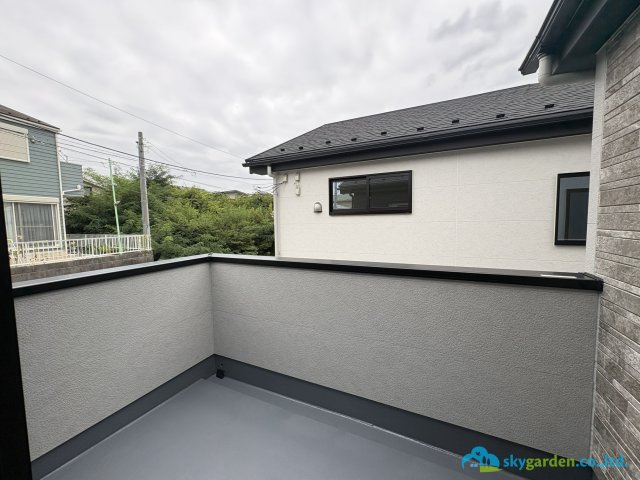 藤沢市辻堂新町5期　新築戸建　全2棟1号棟のバルコニー|暖かな日差しのふりそそぐバルコニー