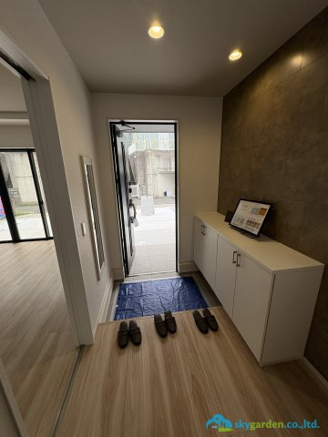 藤沢市辻堂新町5期　新築戸建　全2棟1号棟の玄関|きれいな玄関です