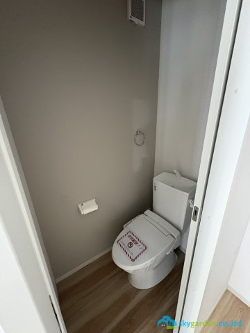 藤沢市辻堂新町5期　新築戸建　全2棟1号棟のトイレ|落ち着いたトイレです