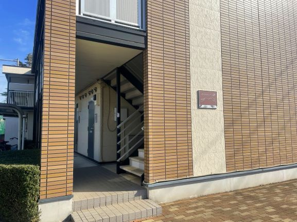 レオパレスバンビーノ花輪のエントランス