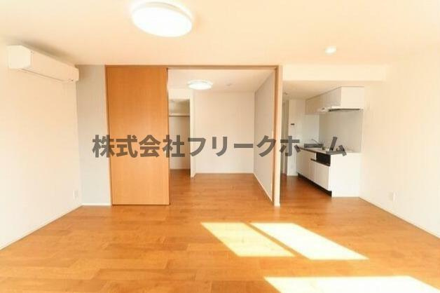 武蔵野市吉祥寺東町２丁目の賃貸マンションの居間・リビング