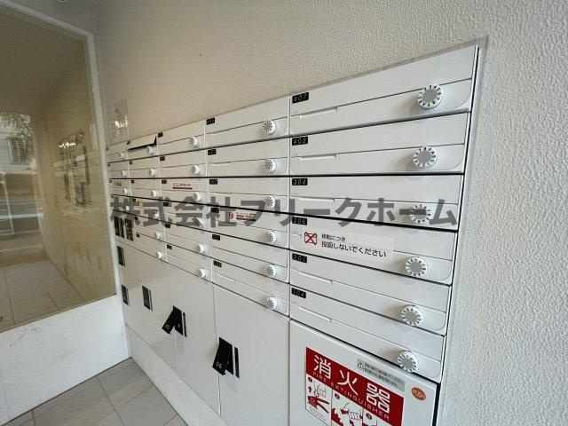 武蔵野市吉祥寺東町２丁目の賃貸マンションのエントランス