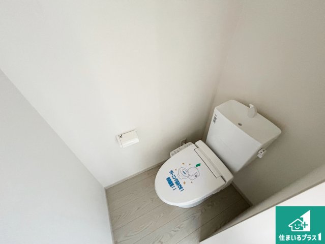羽曳野市南恵我之荘　第1期　新築一戸建てのトイレ|1・2階の2ヶ所にあるので、朝の忙しい時間の順番待ちもなく、深夜の利用にも大変便利です。