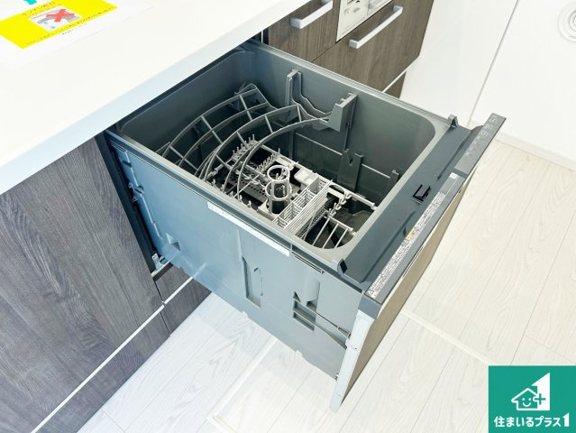 ◆羽曳野市南恵我之荘　第1期　新築一戸建ての設備|食事後の一仕事、食器洗いをボタン一つでお任せできちゃいます！場所を取らないビルトイン式なので、お料理スペースもしっかり確保！