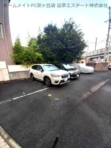 ヒルズ羽衣の駐車場