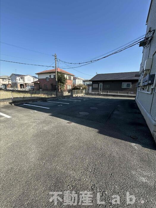 メゾンセレナの駐車場