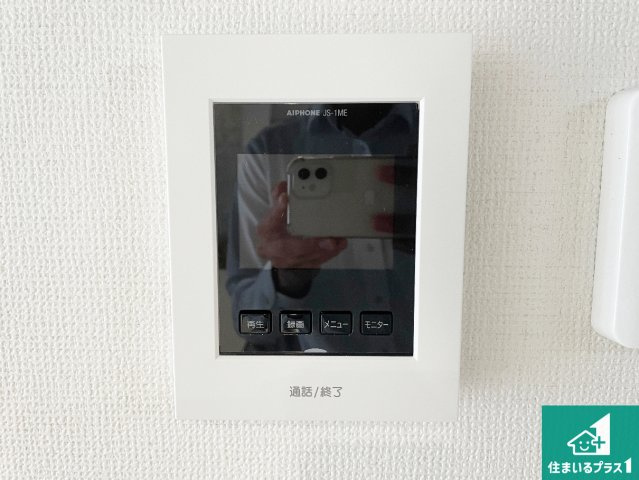 ★宇治市明星町　第2期　新築一戸建ての防犯設備|カラーモニターインターホン！声だけでなく来訪者の姿や顔がモニターで確認できるので、小さなお子様がいらっしゃるご家庭でも安心できます！