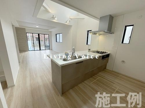 【居間・リビング】 | 【仲介手数料０円】厚木市三田2期　新築一戸建て　2号棟　全3棟 | 厚木市三田2期　新築一戸建て　全3棟