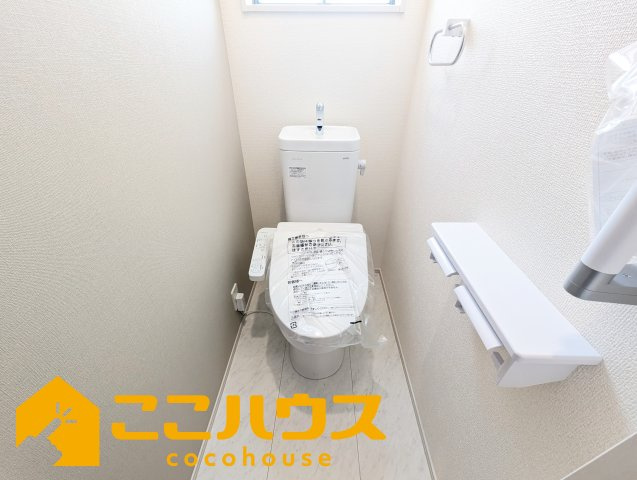 うるま市前原　新築戸建て　全10棟　1号棟のトイレ|2階トイレ