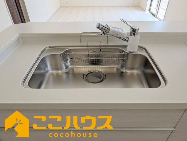 うるま市前原　新築戸建て　全10棟　1号棟のキッチン|洗い物のしやすいワイドシンク