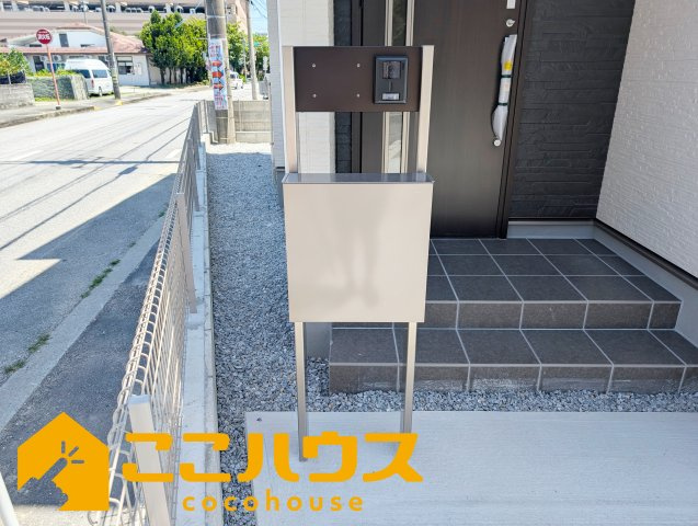 うるま市前原　新築戸建て　全10棟　1号棟の設備|利便性に配慮した郵便受け立水栓付き機能門柱