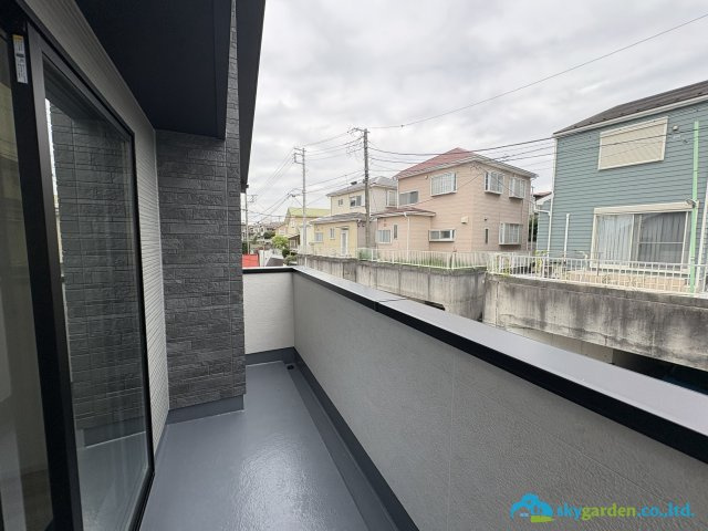 藤沢市辻堂新町5期　新築戸建　全2棟2号棟のバルコニー|バルコニーがあります