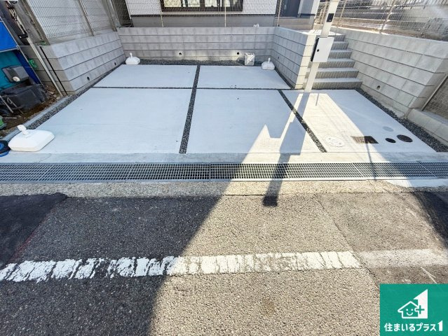 13日(土)14日(日)現地見学可能！神戸市北区鈴蘭台北町　全2邸の駐車場|並列２台駐車可能！ゆとりの駐車スペースで車庫入れもスムーズ！

